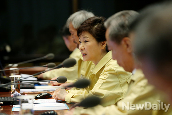 ▲ 청와대는 31일 긴급 국가안전보장회의(NSC)를 열고 북한이 서해 북방한계선(NLL) 남쪽 해상에 포탄을 쏜 것과 관련해 긴급 대응 태세에 돌입했다ⓒ뉴데일리