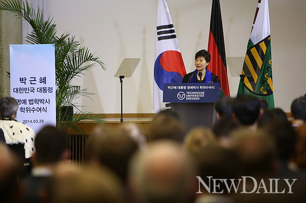 ▲ 박근혜 대통령이 지난 28일 독일 드레스덴 공대에서 연설을 하는 모습. ⓒ 뉴데일리