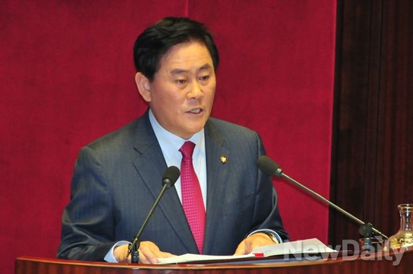 ▲ 새누리당 최경환 원내대표가 1일 국회에서 교섭단체 대표연설을 하고 있다. ⓒ 뉴데일리