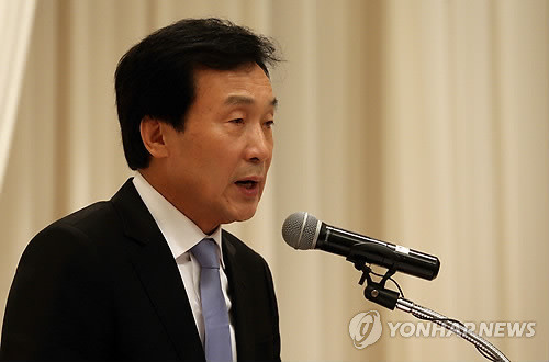 ▲ 손학규 동아시아미래재단 상임고문이 26일 오후 서울 영등포구 여의도동 중소기업중앙회에서 열린 한반도 통일과 동아시아의 미래 토론회에서 기조연설을 하고 있다. ⓒ연합뉴스