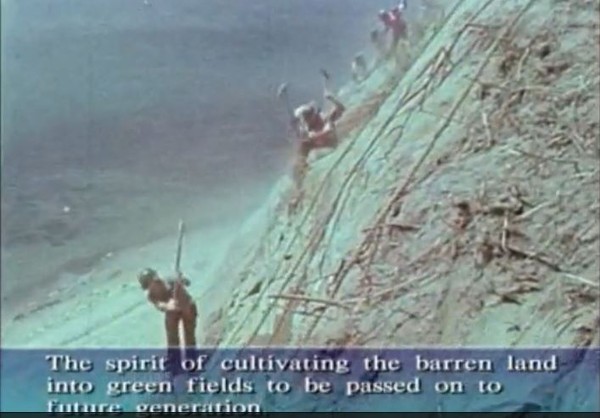 ▲ 대한민국은 이렇게 목숨을 걸고 [남의 사막화]와 처절하게 싸웠다. 박정희는 해냈는데 김일성-김정일-김정은 [북의 사막화]를 가속화 시키고 있다.ⓒ산림청 동영상화면 캡쳐