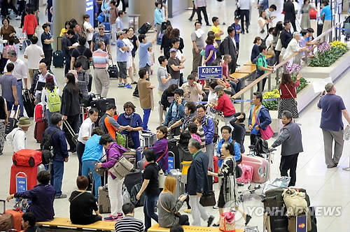 ▲ 붐비는 인천공항 입국장. ⓒ 연합뉴스