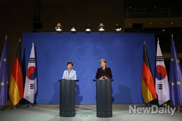 ▲ 지난달 독일을 국빈 방문한 박근혜 대통령이 메르켈 독일 총리와 공동 기자회견을 하고 있다. ⓒ 뉴데일리
