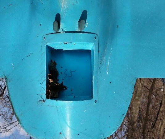 ▲ 강원도 삼척에서 발견된 북한제 추정 무인기. 35번째 제작된 것으로 추정되는 표시(가운데 사각형 안쪽)가 보인다. ⓒ국방부