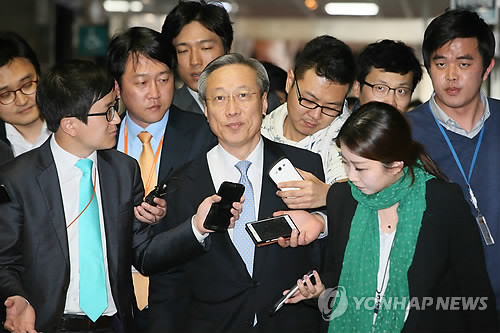 ▲ 박준우 청와대 정무수석이 7일 국회 새정치민주연합 당대표실로 향하고 있다. ⓒ 연합뉴스