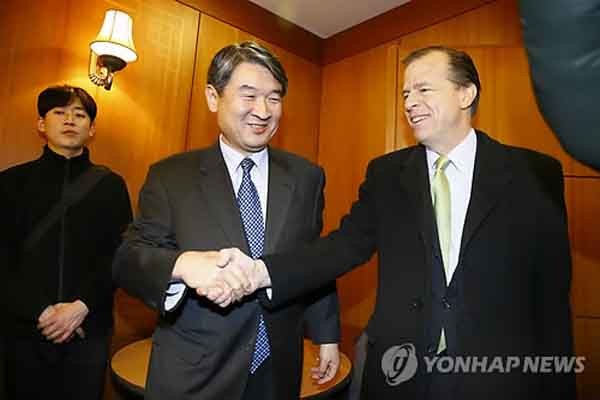 ▲ 美워싱턴에서 만난 한미 6자회담 수석대표. ⓒ연합뉴스. 무단전재 및 재배포 금지