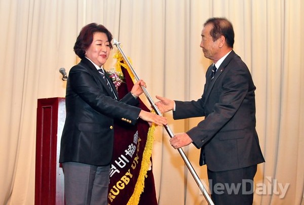 ▲ 대한럭비협회 박윤경 신임 회장(왼쪽), 원종천 부회장ⓒ뉴데일리 이미화 기자