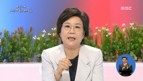 ▲ 이혜훈 새누리당 서울시장 예비후보가 9일 MBC가 주관한 첫TV토론에 출연해 자신이 서울시장직의 적임자임을 강조했다.  이 후보는 9일 김황식-정몽준 후보와 함께 첫 TV 토론회에 출연해 자신의 공약을 밝히고 있다. ⓒMBC방송화면