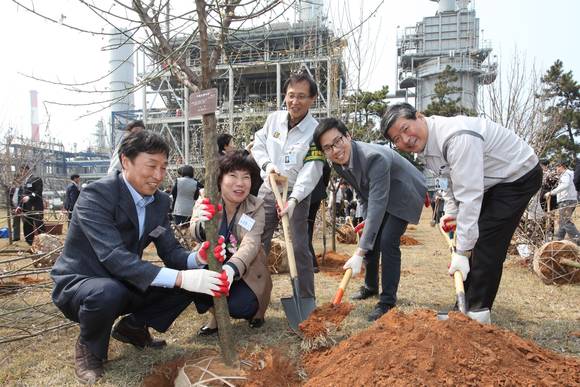 ▲ 사진1. 삼성토탈 2014 우리공장 푸르게 식목행사 ⓒ삼성토탈