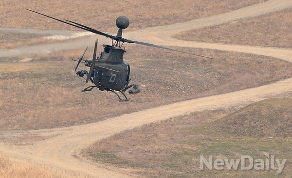▲ 실사격 훈련을 위해 OH-58D 헬기가 사격장 안으로 진입하고 있다.ⓒ뉴데일리 정상윤 기자