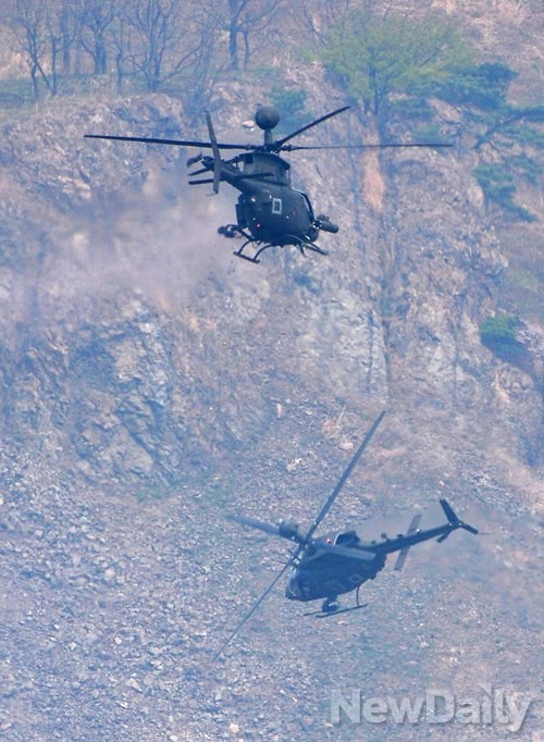 ▲ 실사격 훈련을 마친 OH-58D 헬기가 고기동을 선 보이며 이탈 하고있다.ⓒ뉴데일리 정상윤 기자