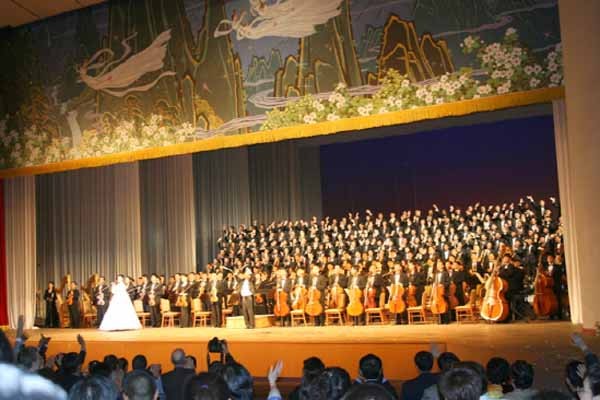 ▲ 과거 평양에서 열린 '4월의 봄 친선예술축전' 장면. [사진: 조선닷컴 캡쳐]