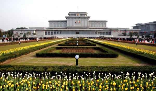 ▲ 김일성과 김정일의 미이라를 보관중인 평양 금수산태양궁전의 모습. [사진: 북한선전사이트 캡쳐]