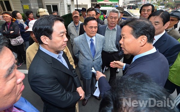 ▲ 여의도 새누리당사 찾은 강승규 전의원 ⓒ뉴데일리 정상윤