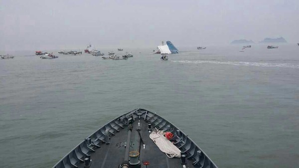 ▲ 초계함에서 바라본 여객선 침몰현장.ⓒ해군