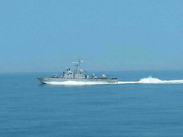 ▲ 사고현장으로 급파된 참수리 고속정.ⓒ해군