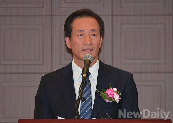 ▲ 정몽준 새누리당 의원이 16일 오후 서울 중구 한국프레스센터에서 열린 사단법인 사월회 창립 23주년 기념식에 참석해 축사를 하고 있다.ⓒ정상윤 기자