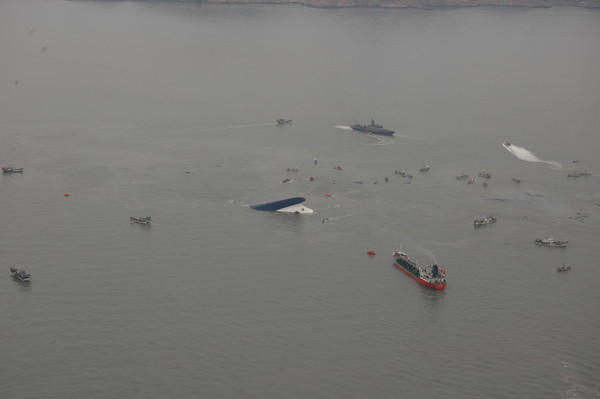 ▲ 해군 링스헬기가 포작한 군 구조 상황.ⓒ해군