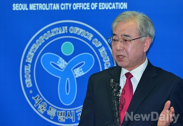 ▲ 문용린 서울시교육감이 16일 오전 서울시교육청 기자실에서 6.4 교육감선거 출마를 공식 선언하는 기자회견을 열었다.ⓒ 사진 뉴데일리 정상윤 기자