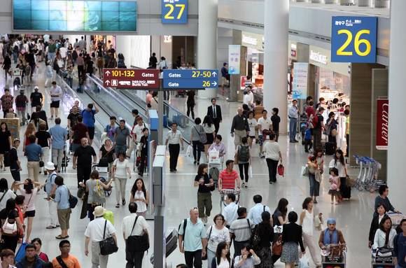 ▲ 항공사에서 5월 황금연휴를 겨냥한 항공 티켓이 봇물을 이루고 있다. ⓒ사진=인천국제공항 제공