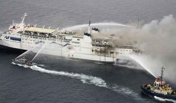 ▲ 2006년 2월 이집트 해안에서 일어난 페리호 화재 모습. [사진: 당시 알 아라비야 보도화면 캡쳐]