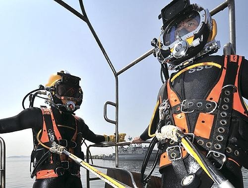 ▲ 특수잠수장비를 착용한 해군SSU.  ⓒ 해군 제공