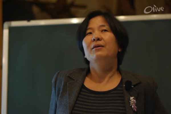 ▲ 오픈라이브강의 프로젝트 '올리브'에 출연한 서화숙 한국일보 선임기자. [올리브 강의 캡쳐]