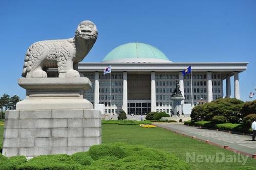 ▲ 보험설계사 등 특수형태고용 근로종사자의 산업재해보상보험 의무가입 내용을 담은 법안이 국회에서 논의됐으나 결론을 내지 못했다. ⓒNewDaily DB