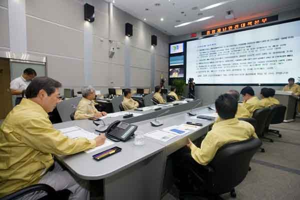 ▲ 서울정부청사 본관 1층에 있는 중앙재난안전대책본부 모습. 여기서 현장상황을 얼마나 알 수 있을까. [사진: 안전행정부 블로그]