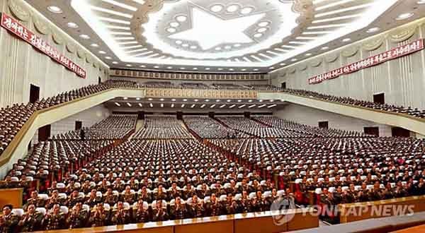 ▲ 4.25문화회관에 모인 북한군 수뇌부 ⓒ연합뉴스. 무단전재 및 재배포 금지.