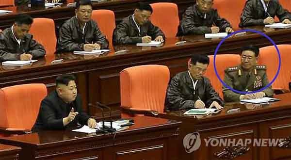 ▲ 지난 4월 15일 평양 제1회 비행사 대회에 참가한 황병서 노동당 조직지도부 제1부부장(동그라미 안). ⓒ연합뉴스. 무단전재 및 재배포 금지.