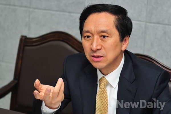 ▲ 뉴데일리와 인터뷰를 갖고 있는 새누리당 김기현 울산시장 후보. ⓒ이종현 기자