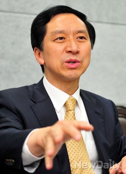 ▲ 뉴데일리와 인터뷰를 갖고 있는 새누리당 김기현 울산시장 후보. ⓒ이종현 기자