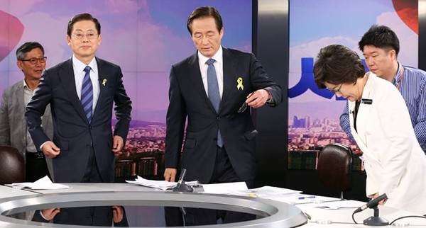 ▲ 29일 MBN에서 열린 새누리당 서울시장 경선 후보 2차 TV토론에서 김황식-정몽준-이혜훈 후보가 자리에 착석하고 있다. ⓒ사진공동취재단