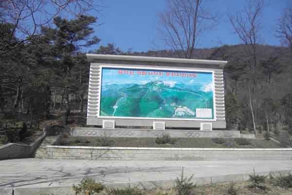 ▲ 평양시민들이 자주 찾는다는 용악산 일대는 북한 혁명사적지 중 하나다. [자료사진]