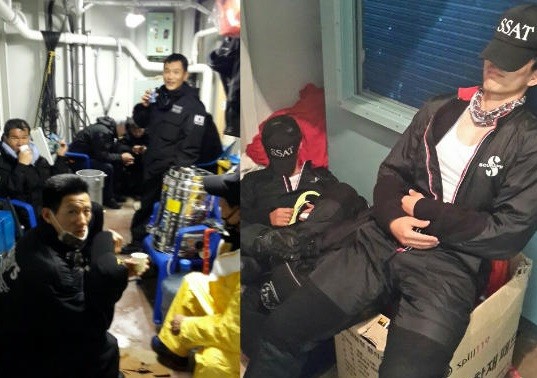 ▲ 잠수사들이 잠수를 기다리며 잠시 휴식을 취하고 있다ⓒ이상진 잠수사 제공