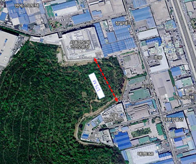 ▲ 경기 안산시 B산업단지 내 도시공원 지하 활용계획 사례. 빨간 점선부분 지하에 물품이동통로가 설치되면 공장 간 이동거리가 1.2㎞에서 180m로 짧아진다.ⓒ국토교통부