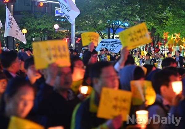 ▲ 도심행진을 하는 집회참가자들 ⓒ 정상윤