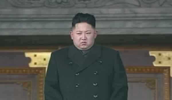 ▲ 북한 김정은의 목에 살이 많아 이중턱이 생긴 모습 ⓒ 조선중앙방송 화면캡쳐