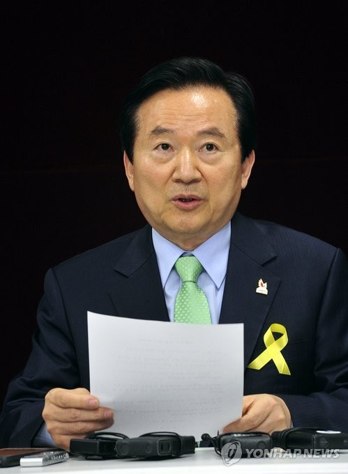 ▲ 강운태 광주시장이 3일 오전 광주시의회 브리핑룸에서 탈당 기자회견을 하고 있다. ⓒ연합뉴스