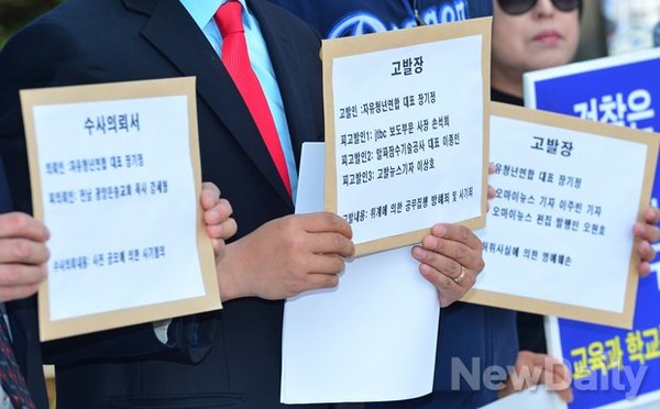 ▲ 알피잠수기술공사 이종인 대표(왼쪽), 손석희 JTBC 보도본부 사장 2014-04-18 ⓒ JTBC 화면캡쳐