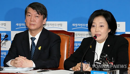 ▲ 새정치연합 안철수 공동대표와 박영선 원내대표가 9일 국회에서 열린 회의에서 KBS를 비난하고 있다. ⓒ연합뉴스