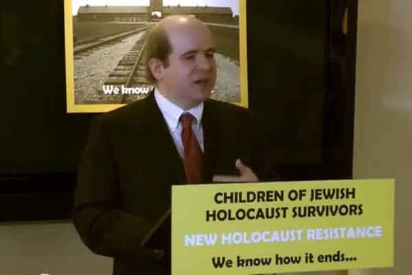 ▲ 인권문제에 관심이 많은 로렌스 펙 변호사는 6년 동안의 한국생활 이후 종북단체를 연구하기 시작, 25년 지난 지금은 미국 최고의 전문가로 꼽히고 있다. [사진: 나치의 유대인 학살 관련 강연 모습 캡쳐]