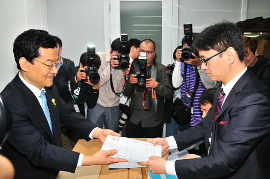 ▲ 서울시교육감 선거에 후보로 등록한 고승덕 ⓒ 고승덕 캠프