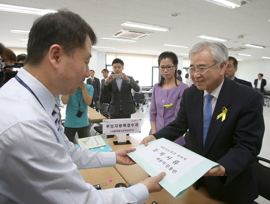 ▲ 서울시교육감 선거에 후보로 등록한 문용린 ⓒ 문용린 캠프