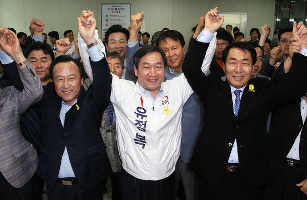 ▲ 새누리당 유정복 인천시장 후보의 공동선거대책위원장으로 안상수 전 인천시장이 위촉됐다. ⓒ유정복 선거 캠프 제공