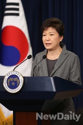 ▲ 박근혜 대통령이 19일 오전 청와대 춘추관에서 대국민담화를 하고 있다. ⓒ 뉴데일리