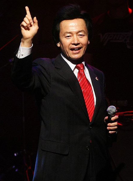 ▲ 19일 오전 서울 세종문화회관 세종홀에서 열린 6.4지방선거 경기지사 후보 한국방송기자클럽 초청 토론회에서 새누리당 남경필 후보와 새정치민주연합 김진표 후보가 인사말을 하고 있다. ⓒ연합뉴스