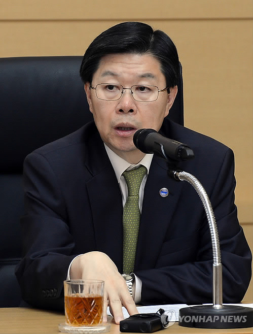 ▲ 길환영 KBS 사장이 19일 오후 KBS 본관에서 연합뉴스를 비롯한 일부 매체들과 기자회견을 하고 있다.  ⓒ 연합뉴스