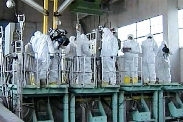 ▲ 北영변 핵시설을 찾은 국제원자력에너지기구(IAEA) 관계자들. [사진: 北보도화면 캡쳐]